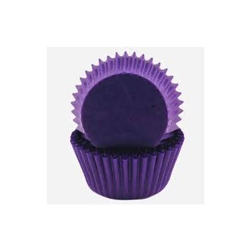 Forminhas de papel roxo